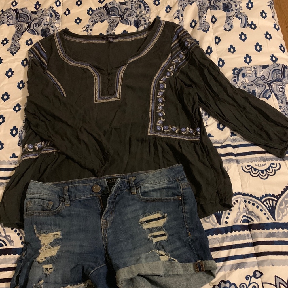 Cute 3/4 sleeve shirt.